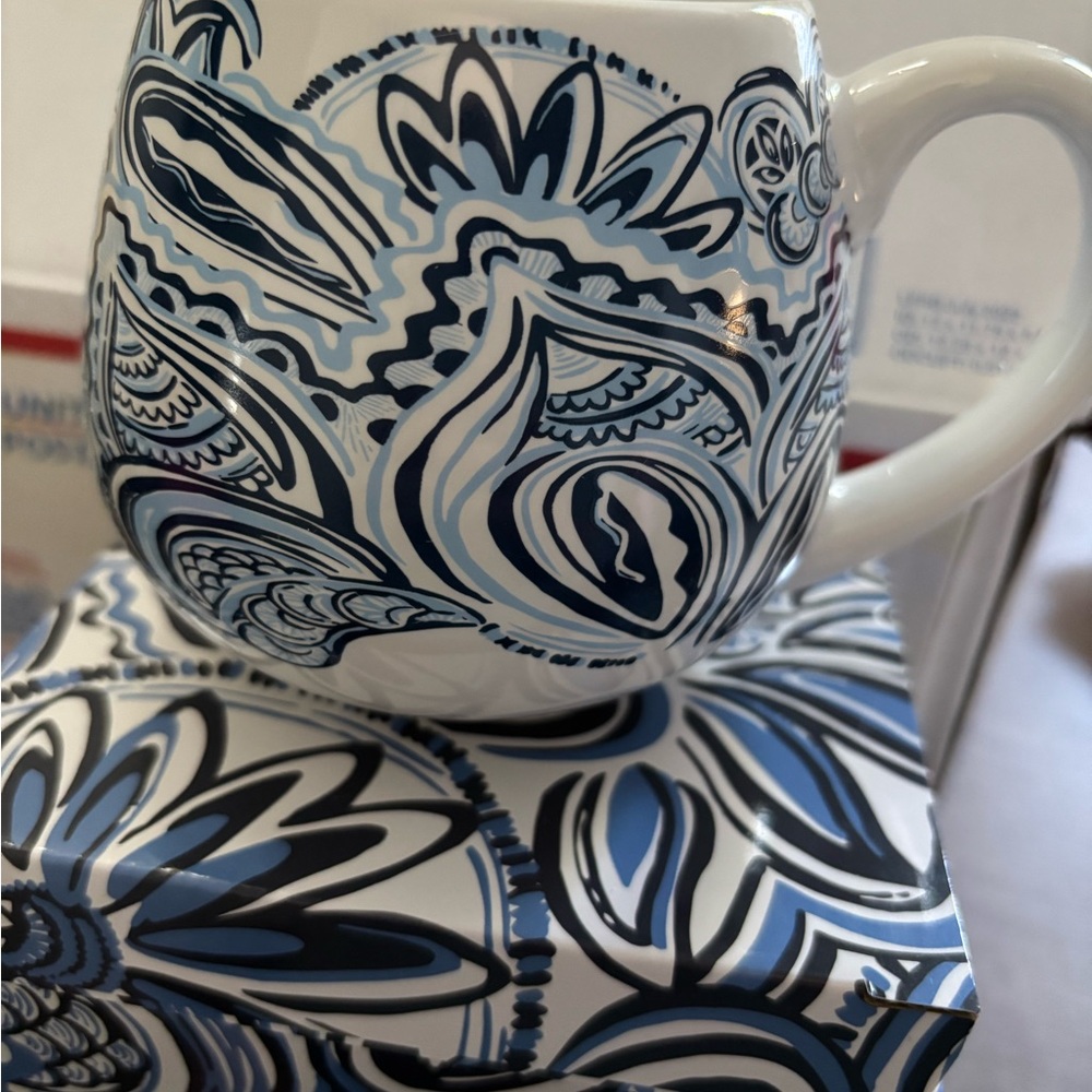 NWT - New Lilly Pulitzer Blue and White Mug - Picture 2 of 4